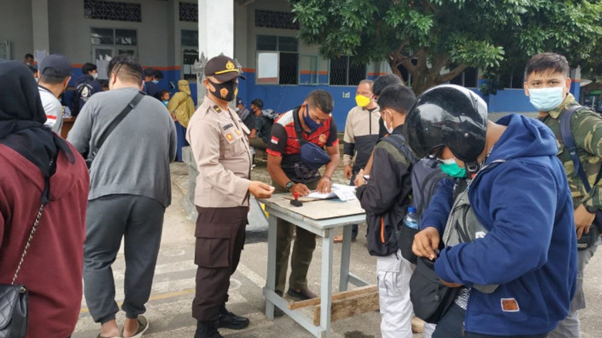 Tim Gabungan Lakukan Pengawasan Penumpang di Pelabuhan Tanjungkalian Lebih Ketat