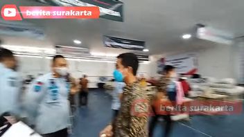 Ada Apa? Setelah Dikode Gibran Rakabuming, Ajudannya Langsung Jalan Cepat ke Arah Napi