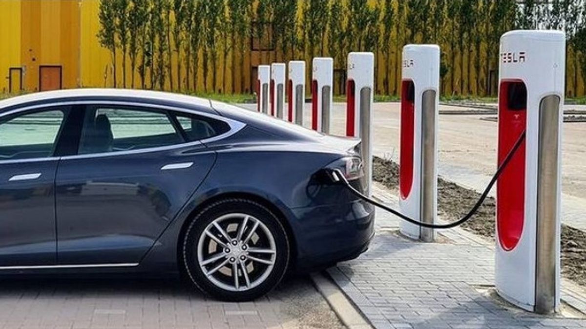 Tesla Gratiskan Supercharger Demi Penjualan Akhir Tahun