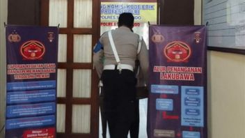  シトゥボンド警察のメンバーは、詐欺、薬物への迫害のために失礼な解雇