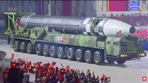 Peringatan 90 Tahun Angkatan Bersenjata, Korea Utara Tampilkan ICBM Hwasong-17 dalam Parade Malam Hari
