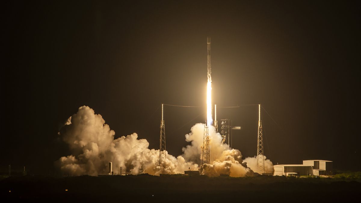 المرحلة الأولى من صواريخ الهبوط الفاشلة ، يحظر على SpaceX استخدام Falcon 9