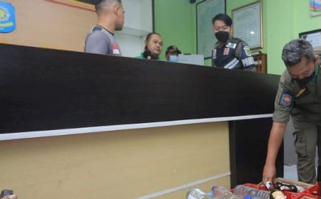 Satpol PP Madiun Gerebek 2 Rumah Penjual Miras, Botol Isi Arak Jowo Disita