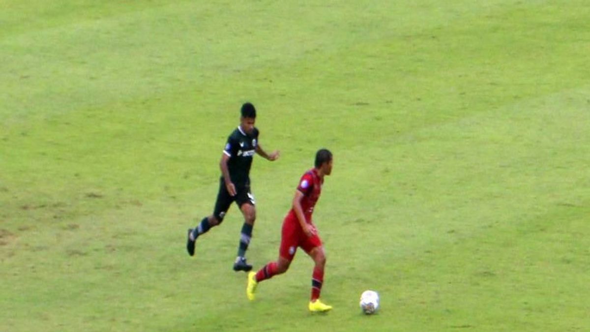  雨の中、アレマFCはペルシカボに1-0で僅差で勝利しました。