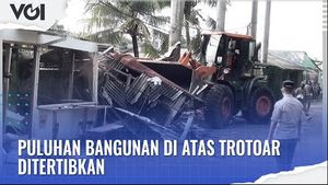 VIDEO: Puluhan Bangunan di Atas Trotoar Ditertibkan di Cakung Jaktim