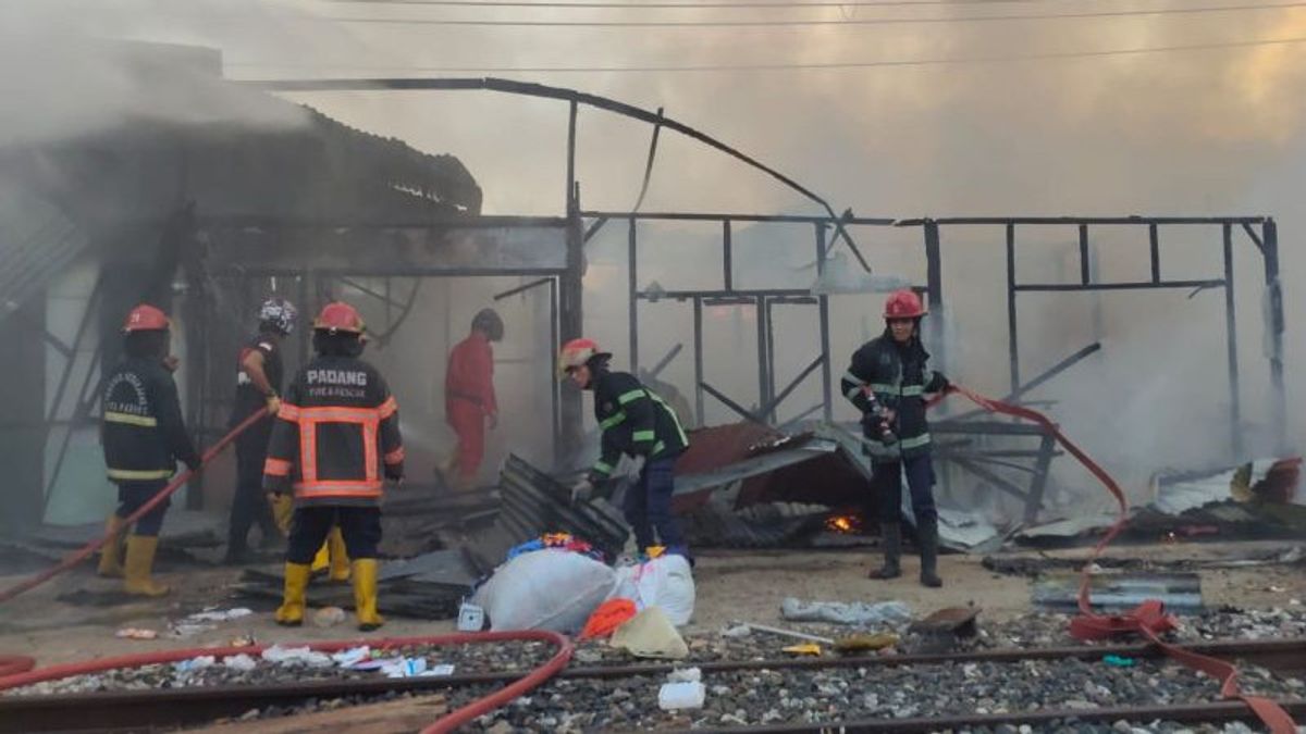 Fire Hits 5 Buildings In Padang, Firefighters: Fire Spreads From The Calligraphy Shop Then Spreads