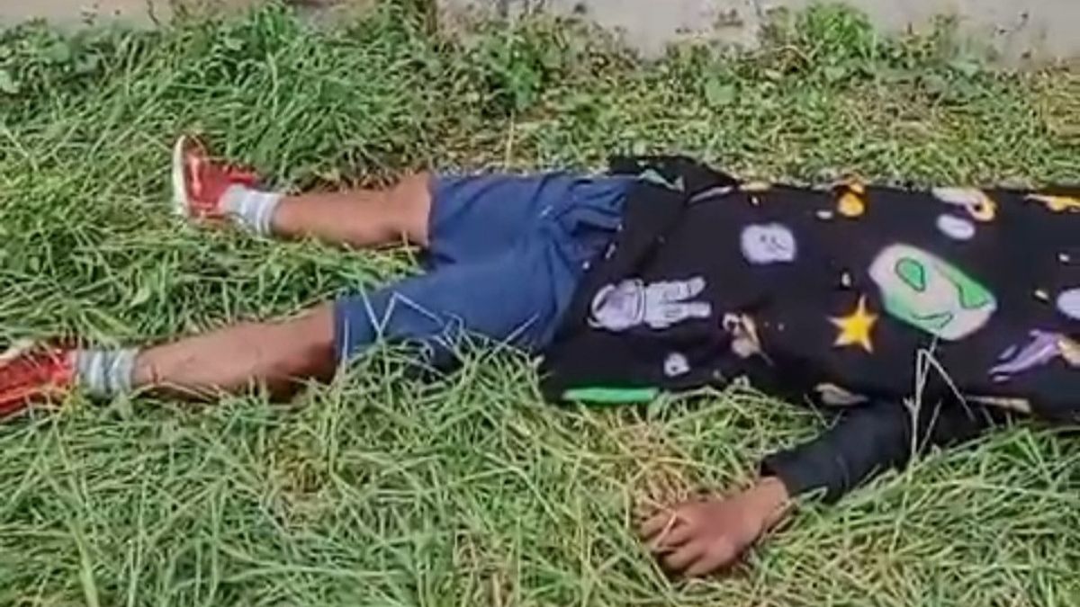 Vespa Matic Driver Found Dead On The Edge Of Duren Sawit Train, Allegedly Suicide