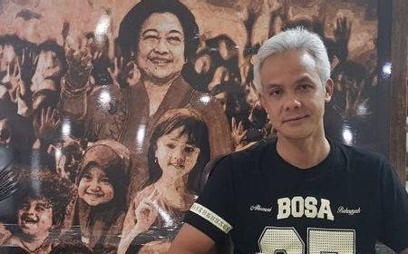 Ganjar Pranowo Berfoto dengan Lukisan Megawati ‘Dari Bu Mega Saya Belajar’, Sinyal Pilpres 2024?