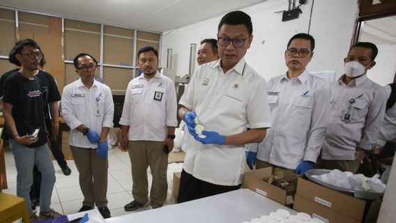  BPOM Cabut Izin Edar Obat Kuat Titanmen Gladiator Vicky Prasetyo