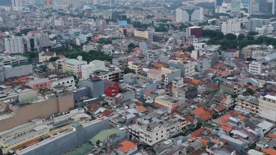 アピンド氏は、インドネシアの人口が多いことが2023年のインドネシア経済を支えると述べています