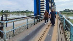 Kudus Wilalung Bendung Gate 通往 Juwana River 被关闭