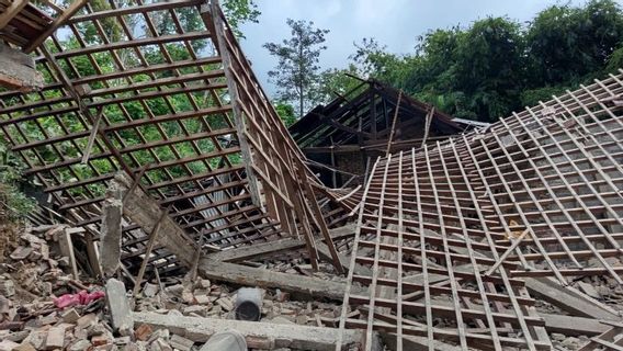 4 Residents Injured, 3 Houses In Pacitan Flat Land Due To Blind Morning Explosion