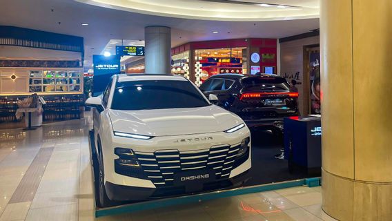 Jetour Kenalkan Perpaduan dan Keunggulan Dua Model Mobilnya Lewat Pameran Mall
