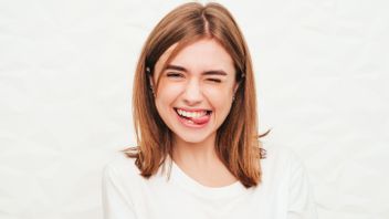 8 Manfaat Tersenyum untuk Kesehatan dan Suasana Hati