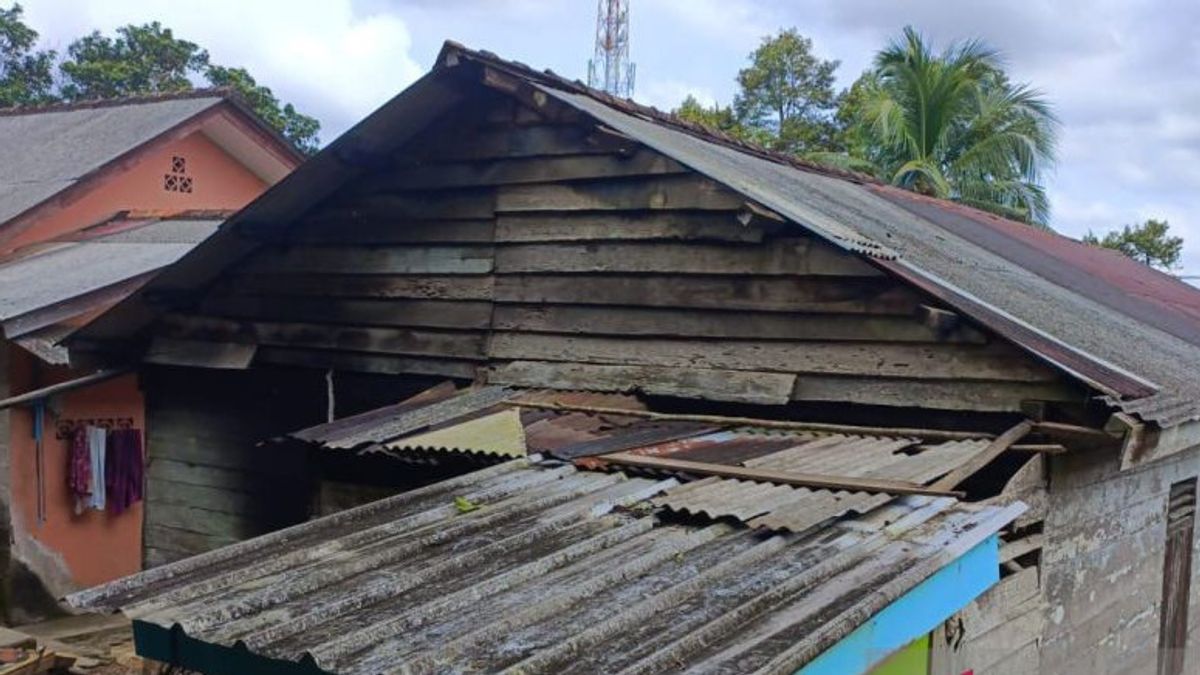 Dozens Of Houses In Bangka Damaged By Strong Winds