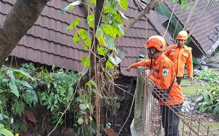 Dua Rumah di Tanjung Barat Longsor, Kerugian Capai Rp1,5 Miliar