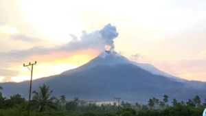 in, le mont Lewotobi masculin a soulevé une hauteur de 900 mètres