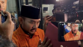 碧沙摄政王Ade Kuswara Bungkam被问及向Kajari Bekasi提供资金的问题