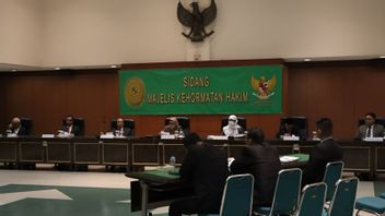 Un juge du tribunal religieux de Sumatra du Nord prouvé que s’il s’agit d’un légende licencié par la Commission judiciaire