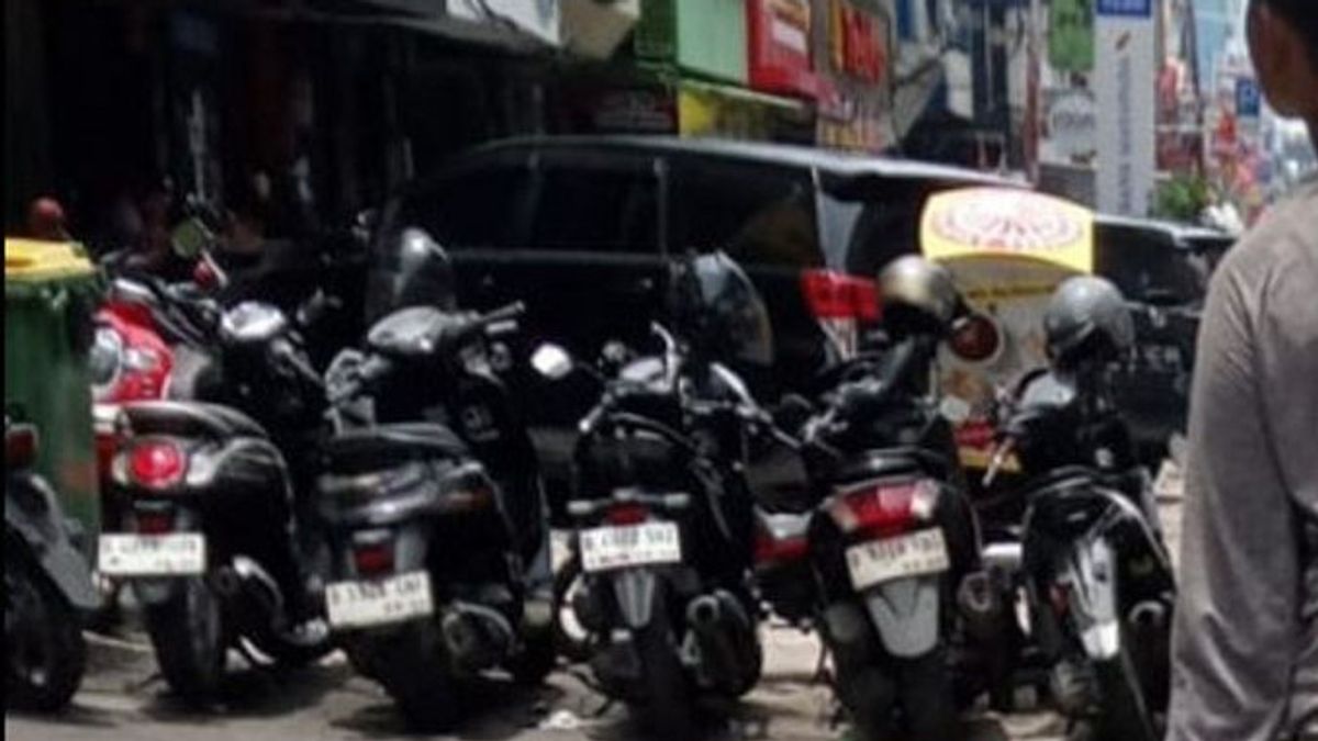 Kawasan Parkir Liar di Kebayoran Baru Ditertibkan Puluhan Aparat Gabungan