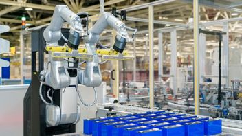 Robot Humanoid Mulai Masuk Lini Produksi Mobil China, SAIC Pasang di Pabrik Baterai