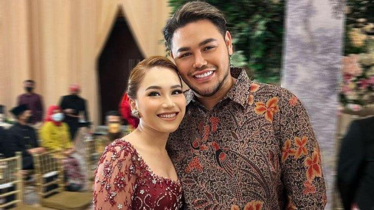 As A Companion At Syifa's Wedding, Ivan Gunawan Admits He Is Ready To Marry Ayu Ting Ting
