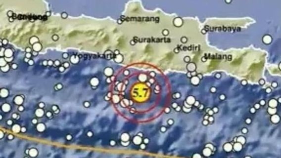 パシタン地震、住民は外に散らばり、余震を恐れている