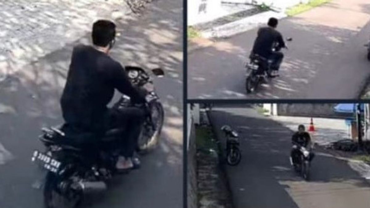 The Perpetrator Of A Breast Robbery In Mampang, South Jakarta, Was Seen Using A Suzuki Satria FU 150 Motorbike