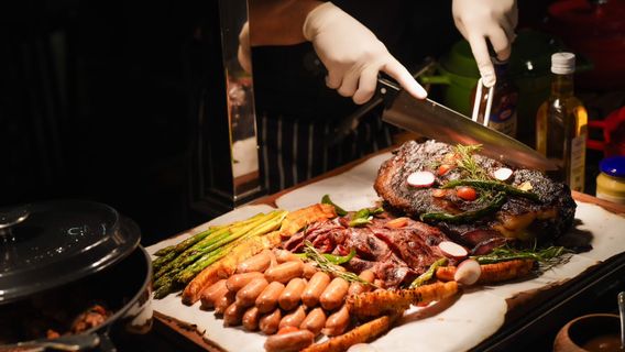 食欲をそそるタンゲランのおすすめ加工肉です