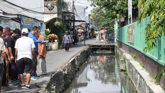 Al Akhyar Cakung Rusak Road,Walkot Minta Sudin SDA和BM Jaktim Road的水道移动