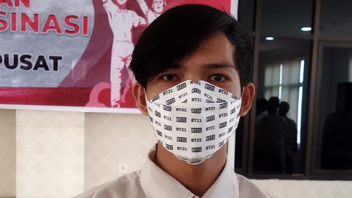 Présentation De Rendy Firnando! Vaccinateur De 22 Ans De Lampung, Prêt à Ne Pas être Payé Tant Que Les Résidents Reçoivent Le Vaccin