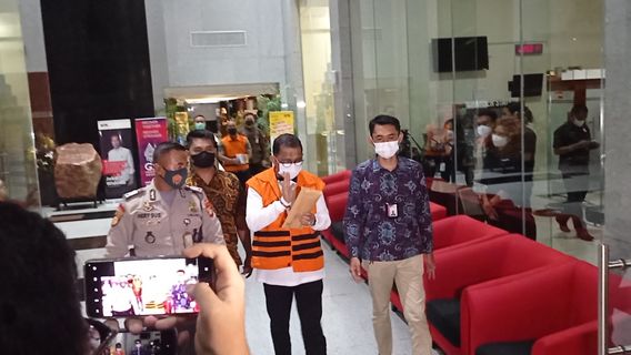 Eks Wali Kota Ambon Diduga Kerap Terima Uang Pelicin untuk Terbitkan Izin