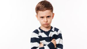 5 Strategi Menghadapi Anak yang Sensitif Tanpa Harus Drama