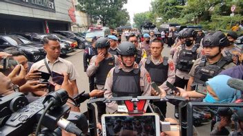 قائد شرطة جاوة الغربية يستدعي انتحاريا في مركز شرطة أستانانيار يحمل 2 متفجرات