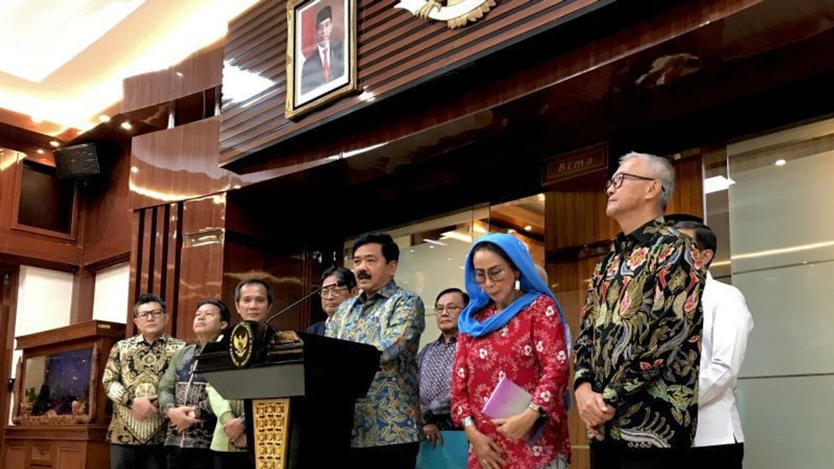 Coordinating Minister For Political, Legal And Security Affairs Announces 9 Names Of The 2024 National Police Commission 2024 2028 Jokowi's Choice