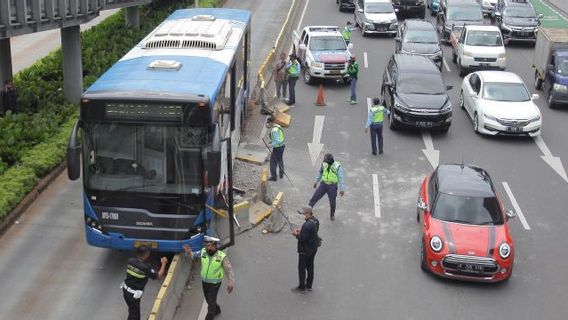 DKI Wagubは、トランスジャカルタ問題の解決策はないと言います