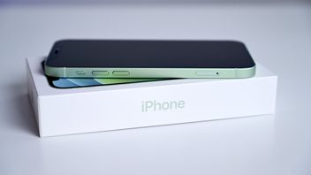 AppleはiPhone12に充電アダプターを搭載するよう訴えられた