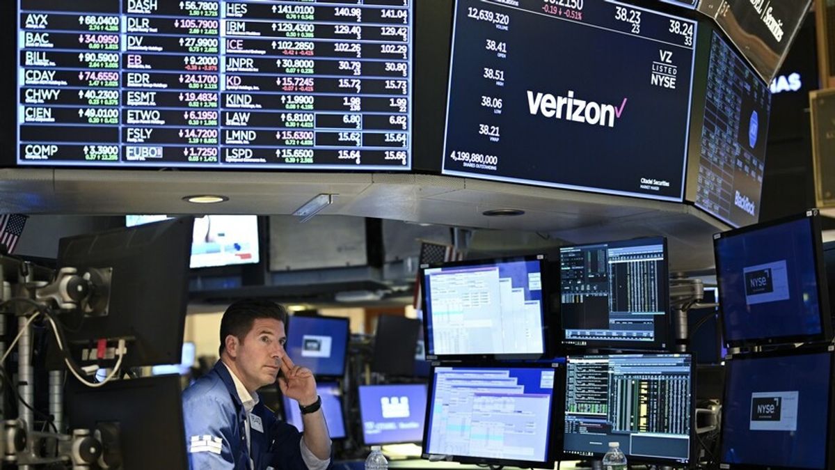 Les actions américaines sont entraînées par les actions des sociétés minières et pétrolières, Wall Street recule de son record
Indonesian: Saham AS Terseret Saham Cip dan Minyak, Wall Street Mundur dari Rekor