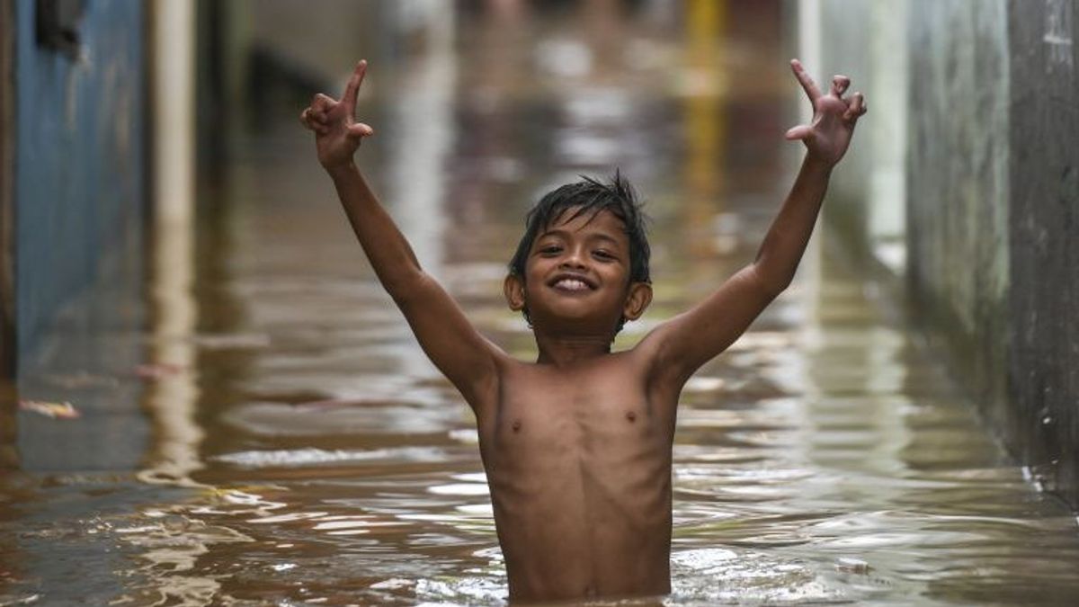 ジャカルタの24 RTはまだ洪水に沈んでいる