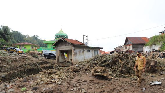 Mud Hambut Basarnas Team Searches 11 Victims Of Cold Lava Floods In West Sumatra