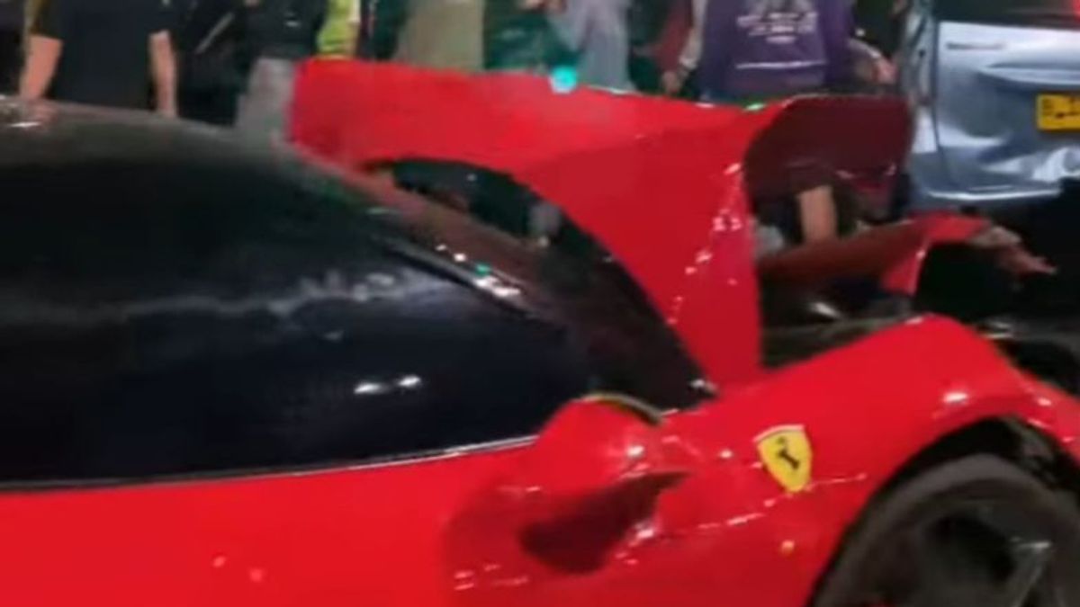 Not Drunk, Ferrari Driver Suspect Of Crashing 5 Vehicles At Senayan Roundabout Sleepy