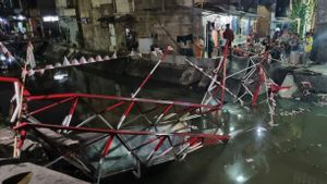 Jembatan di Petojo Utara Ambruk, Empat Warga yang Sedang Nonton Lomba 17-an Terluka