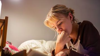 La crise du sommeil chez les adolescents s'aggrave, une étude révèle les effets graves sur la santé mentale