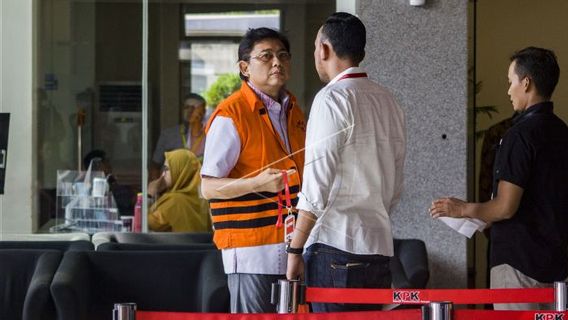 Buka Penyidikan Baru, KPK Cegah Pengacara Lucas ke Luar Negeri