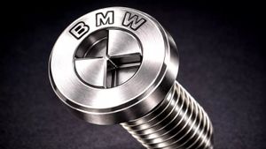 BMW Patenkan Sekrup Berlogo yang Menyulitkan Mekanik Bengkel Biasa