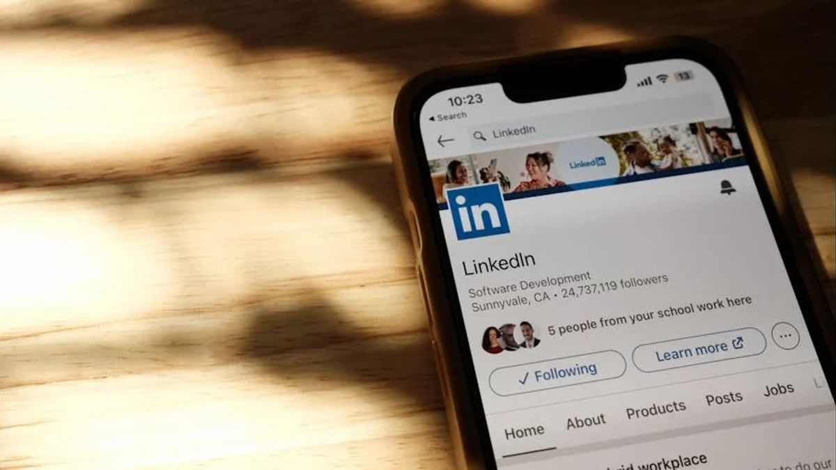 LinkedIn Starts Trial Of Short Video Features Similar To TikTok For Young Professionals"