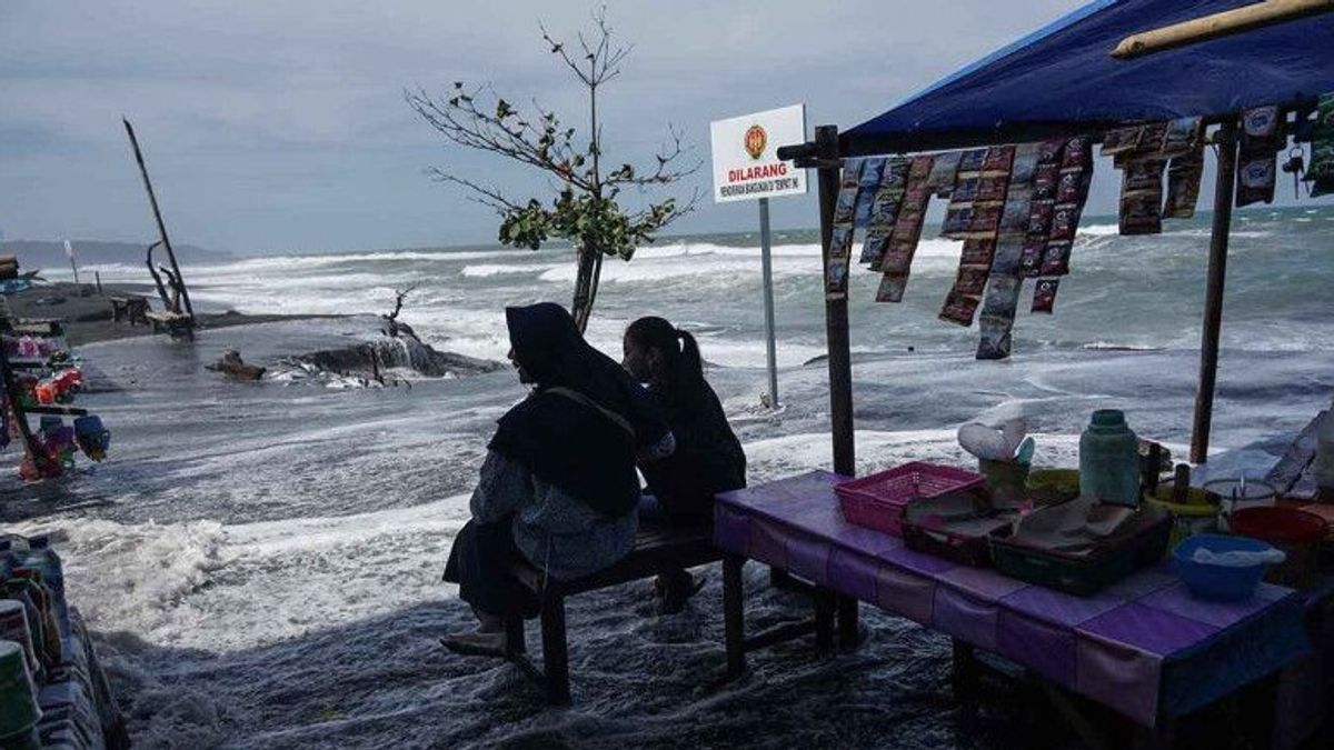 BMKG Asks Communities To Be Alert Potentially High Waves Up To 6 Meters