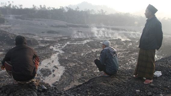 PVMBGは、スメル山の冷たい溶岩洪水の危険性に注意するよう住民に思い出させます