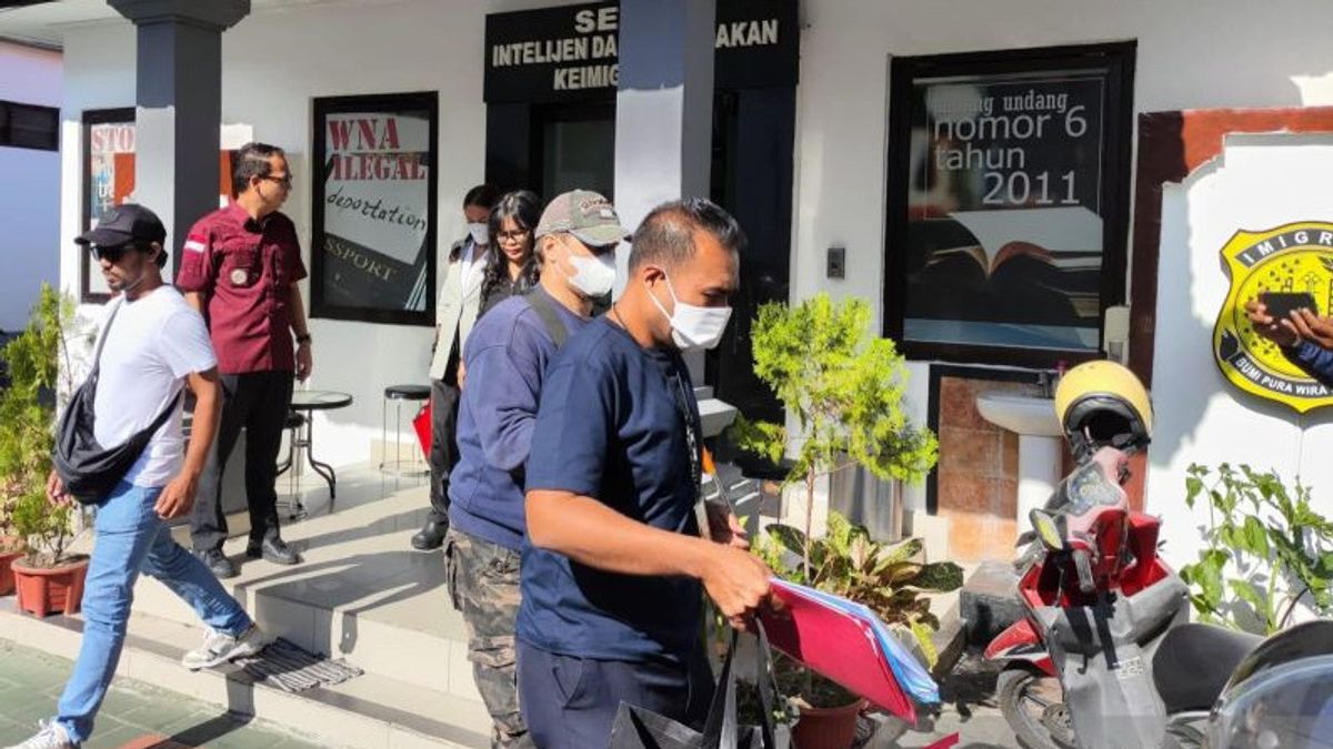 Pasangan Kekasih WN Rusia Pemilik Gas Air Mata dan Senjata Tajam ‘Diusir’ dari Bali