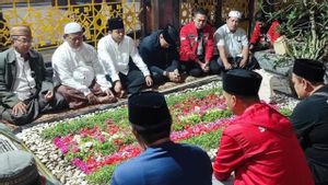 Napak Tilas, Kaesang Ziarah ke Makam Gus Dur di Jombang